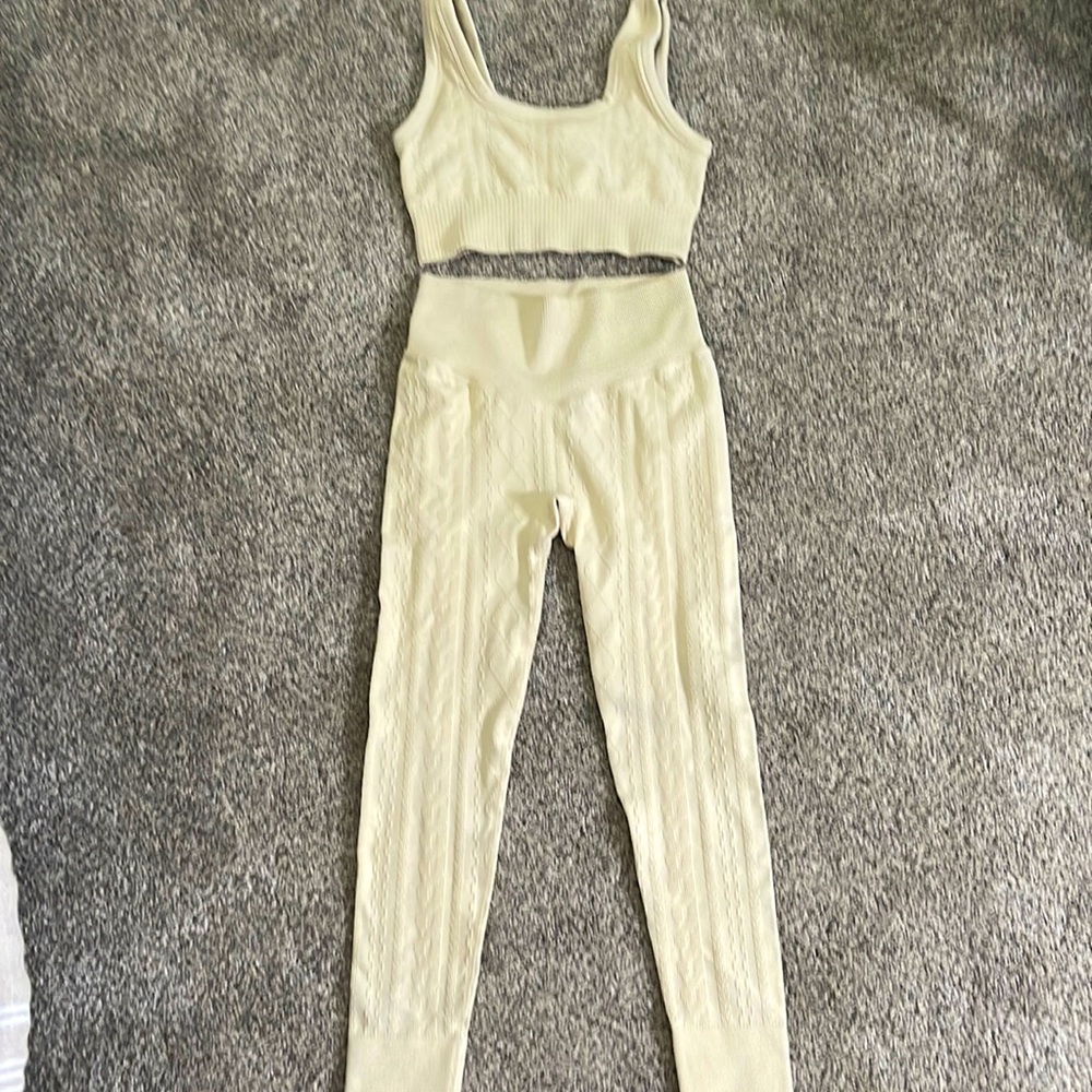 Joy Lab Cream Workout Set